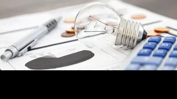 Facturi mai mari la curent? ANRE obligă furnizorii să te informeze din timp