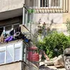 Balcon prăbușit peste mașini la un bloc din București: ISC deschide anchetă