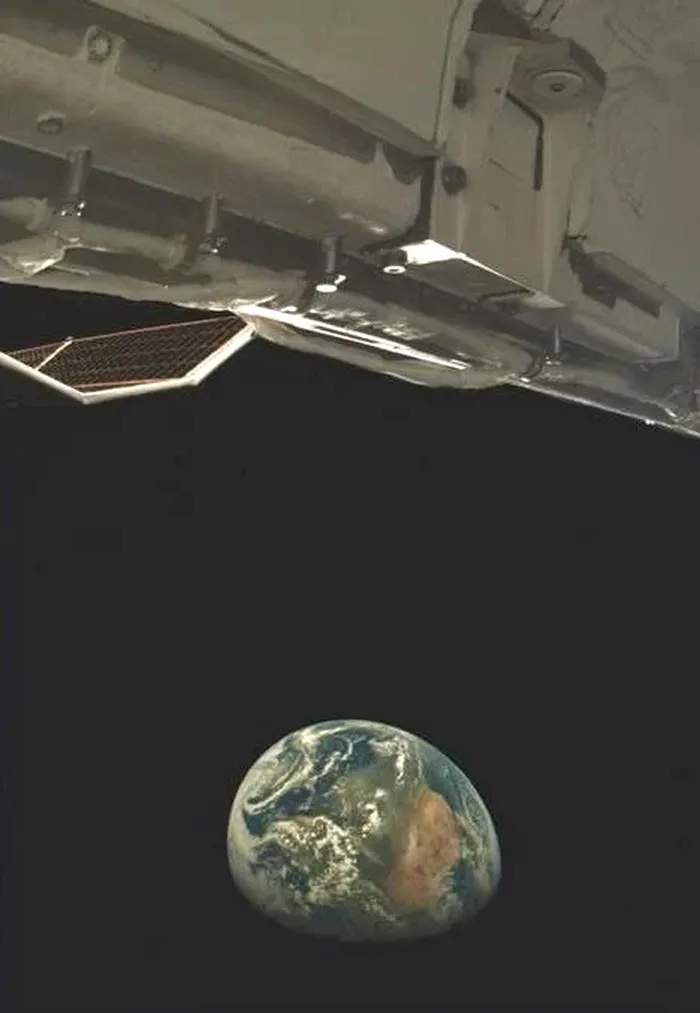 O fotografie dintr-un avion spațial secret