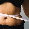 Te culci și te trezești târziu? Ce legătură are obiceiul cu grăsimea corporală