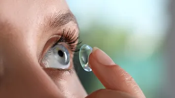 Lentile de contact cu microplastice și alte substanțe periculoase!