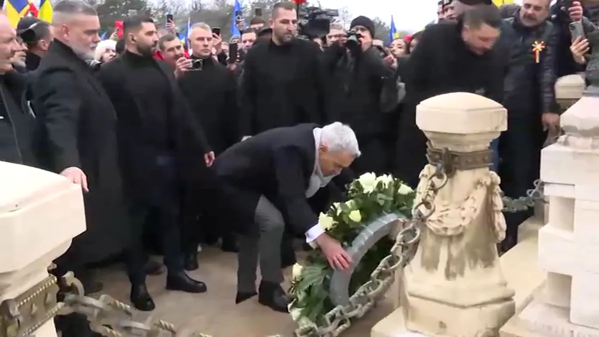 Călin Georgescu, baie de mulțime în Parcul Carol de Ziua Unirii. Jandarmii au împânzit zona de teama incidentelor