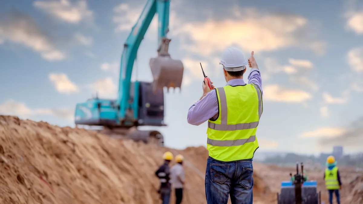 Castelul de cărți din PIB-ul României – 9% din economie stă în mâna statului și a fondurilor UE