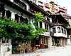 Escapadă de weekend la doar 3 ore de București: cascadă, escaladă, cetate medievală și patrimoniu UNESCO