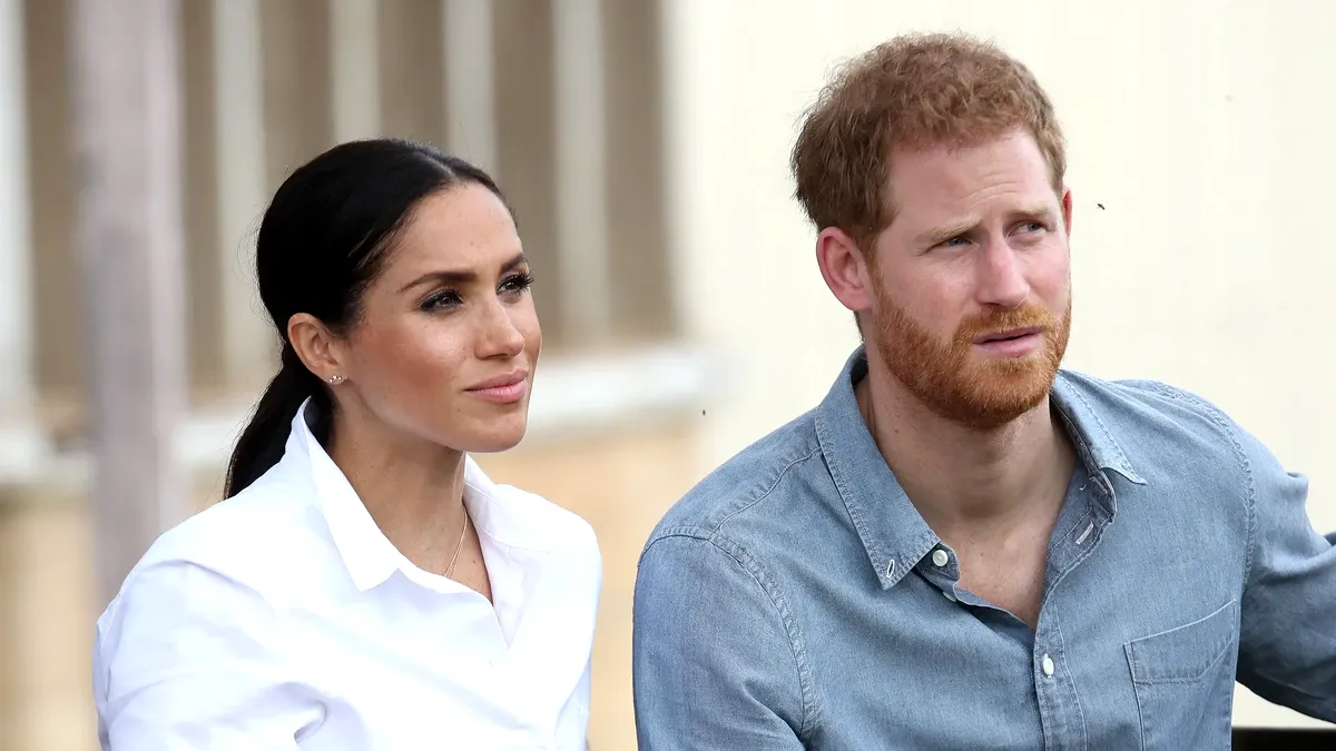 Presă internațională: Ce i-ar fi spus Elisabeta a II-a lui Meghan Markle pentru a împiedica Megxit-ul