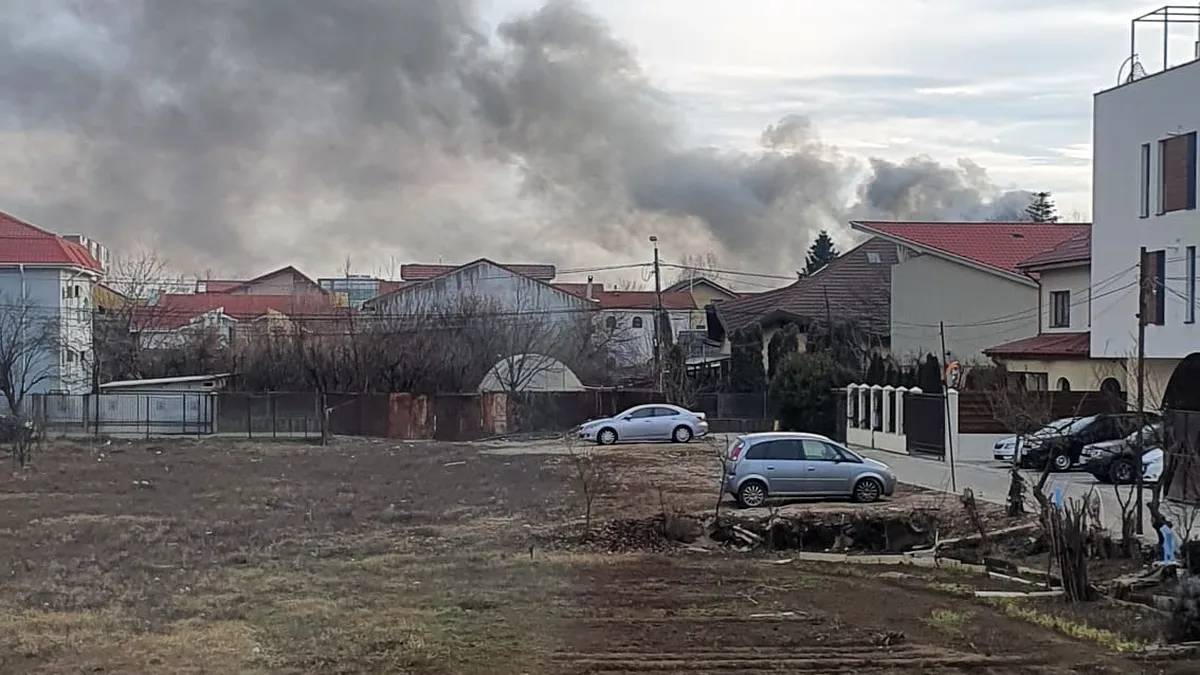 Incendiu la un atelier auto din Ghencea: Acționează autospeciale