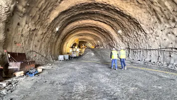 Unde sunt urșii? Incursiune în galeriile de autostradă cu cea mai mare deschidere din România. Se forează non-stop (VIDEO)