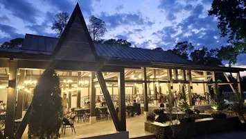 De la Nicolae Ceaușescu la Charles de Gaulle: povestea fascinantă a Hanului Românești