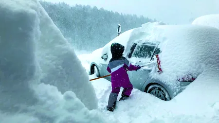 MAE atenţionează cetățenii români: Țara în care sunt căderi masive de zăpadă şi vânt puternic