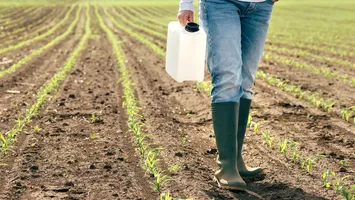 Control total asupra pesticidelor: Guvernul adoptă astăzi reguli stricte pentru sănătatea românilor