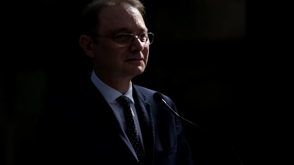 Guvernul Niculescu, între obligațiile economice ale României și interesele partidelor. Ce trebuie făcut și ce poate fi făcut