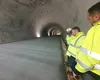 Spectacol pe Autostrada Sibiu – Pitești: s-a turnat asfaltul în tunelul Curtea de Argeș VIDEO