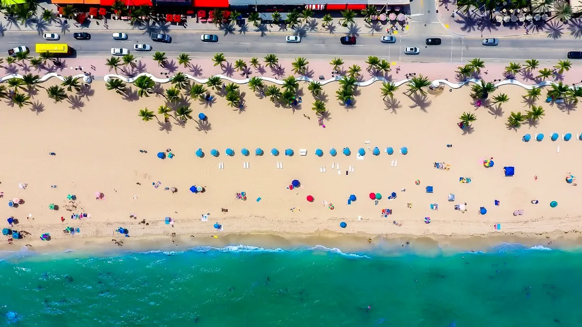 Florida a ridicat toate restricţiile anti-COVID