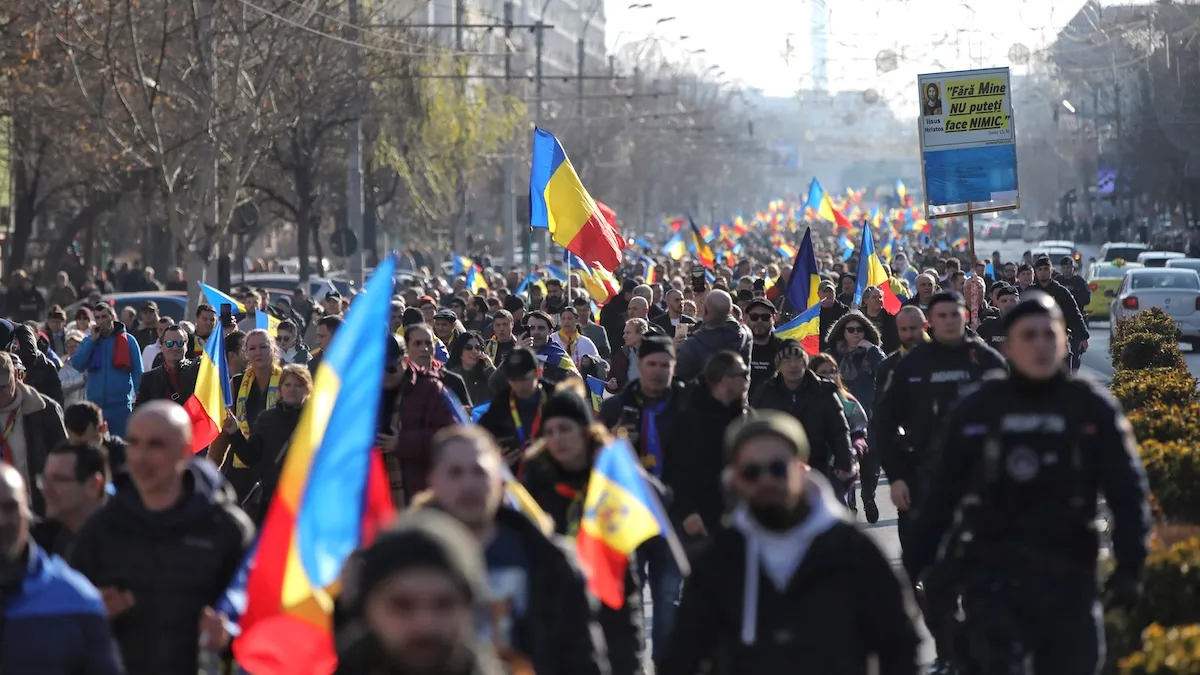 Tensiuni la protestul susținătorilor lui Călin Georgescu. Ciocniri cu jandarmii, cordonul de ordine a fost forțat