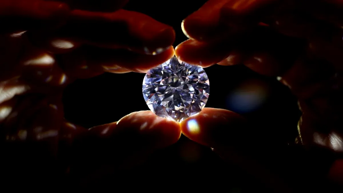 Scos la licitație: Diamant extrem de rar, în formă de pară