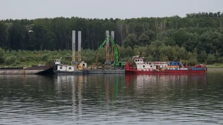 Operațiunea de pe Dunăre întârzie. Scufundarea barjelor amânată pentru joi. Reactorul 2 depinde de succesul intervenției