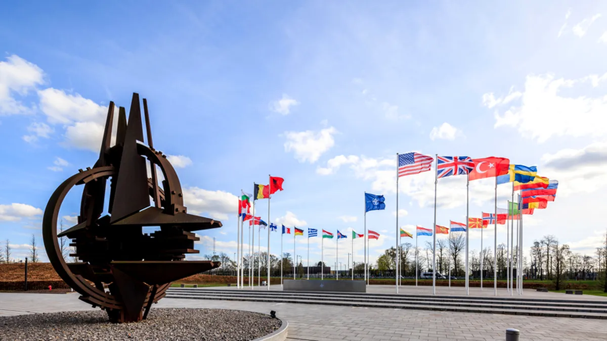 Bloomberg: NATO ar putea unifica scutul antirachetă pentru a contracara amenințarea Rusiei