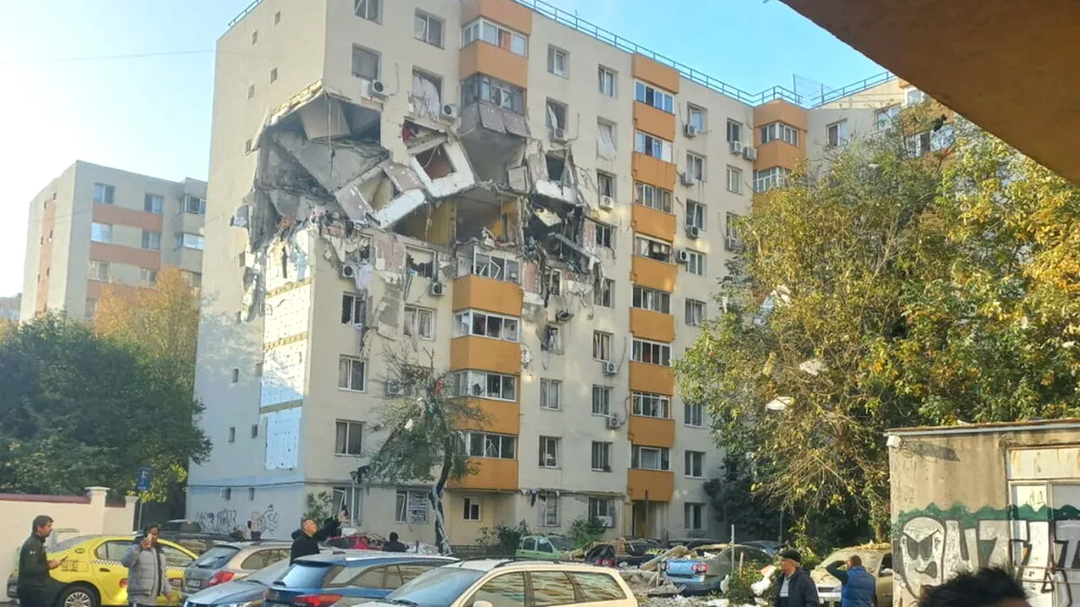 UPDATE - Explozie în Capitală. Etaje întregi ale unui bloc au fost distruse, trei persoane au murit (VIDEO)