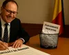 Contractul de mandat în România: hârtia care dă bine la dosar, dar nu dă afară pe nimeni