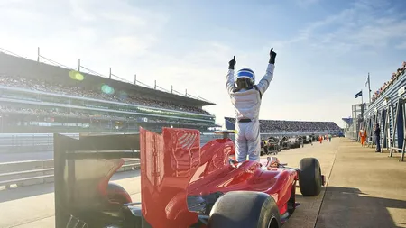 Lenjeria norocoasă sau fotografia Papei. Superstiţiile piloţilor de Formula 1 şi psihologia din spatele acestora