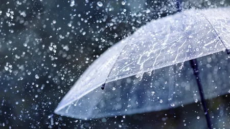 Vremea din România, între vară și iarnă. Temperaturi scăzute și ploi abundente în aproape toată țara