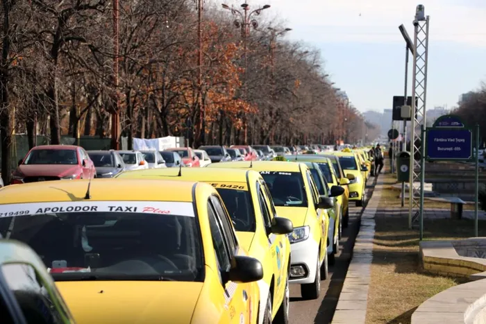 Protest al taximetriştilor în Piaţa Constituţiei împotriva ”concuenței neloiale”