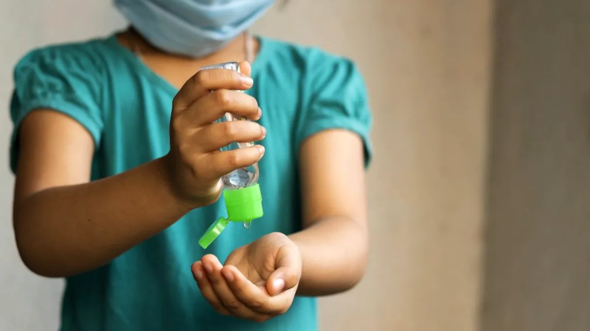 Școlile vor decide cine le va face copiilor testele de salivă: ori părinții, ori profesorii