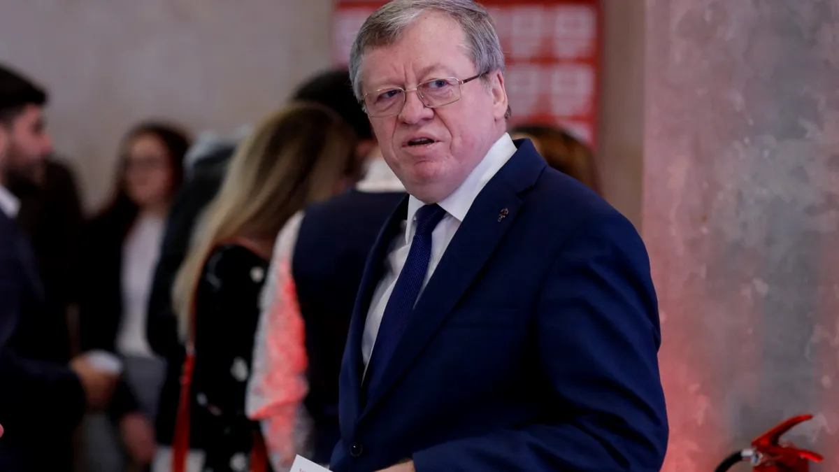 <strong>Viață de nabab. 9.200 de euro, remunerația lunară a sindicalistului Anton Hadăr</strong>
