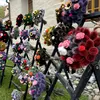 Ciulinii Bărăganului 2025: O tânără face buchete din ciulini și le vinde la târguri