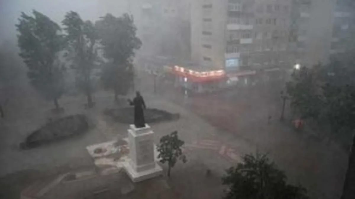 Furtunile au făcut ravagii în aproape toată țara