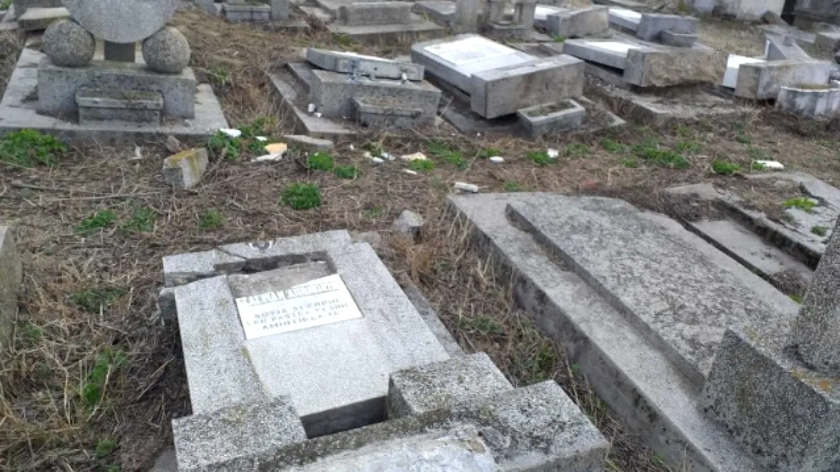 Adolescenți arădeni,  militanți antisemiți și fasciști