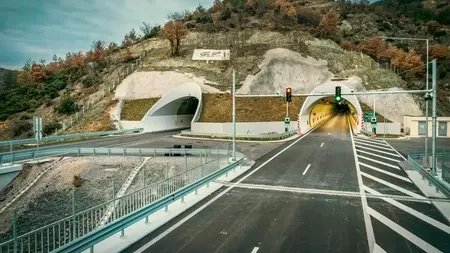 Imagini uimitoare cu Tunelul Robești de pe autostrada Sibiu–Pitești. Prima galerie, aproape finalizată (VIDEO)