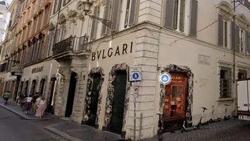 Jaf spectaculos la magazinul de bijuterii Bulgari din Roma: Hoții au intrat printr-o gaură în podea