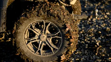 Doi spectatori răniți la Campionatul Naţional Rally Cross, în Argeş. Competiția a fost oprită (VIDEO)