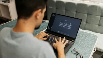 Avocatul, înlocuit de ChatGPT! Un tânăr a câştigat un proces cu ajutorul inteligenţei artificiale