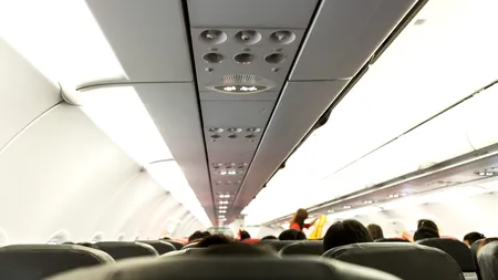 Ce pedeapsă a primit bărbatul care a făcut scandal într-un avion