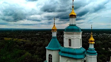Mănăstirea din Sviatogirski, devenită adăpost pentru sute de refugiați, distrusă de ruși