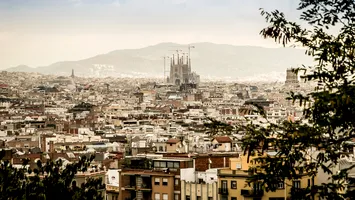 Viața în Barcelona devine insuportabilă din cauza căldurii. Dar, administrația orașului pare să fi găsit soluția