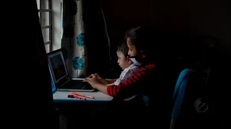 Bani de la stat: 200 de euro pentru elevii și studenții care vor să-și cumpere laptop