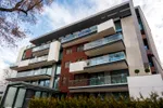 Prețurile apartamentelor ar putea scădea cu 50%, avertizează un economist