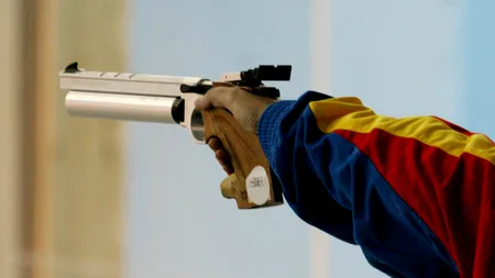 Percheziții la 145 de comercianți ilegali de arme neletale destinate tirului sportiv