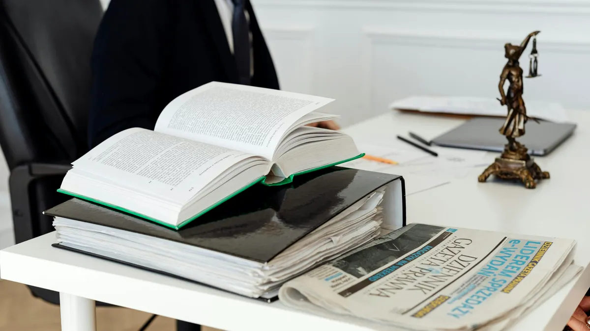 Un bărbat s-a dat drept avocat timp de 11 ani