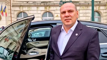 Modestie în declarația de avere, lux în realitate. Un parlamentar SOS figurează cu o Dacie 1300, dar în realitate conduce un Mercedes de 120.000 de euro (VIDEO)