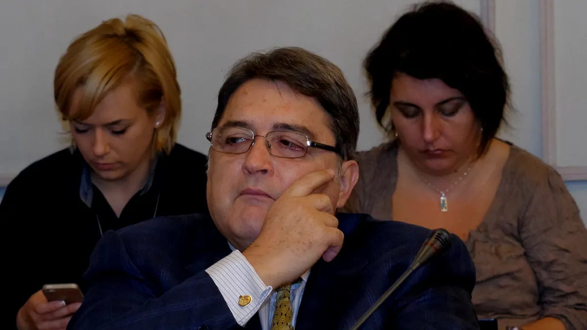 Hurezeanu spune „pas” invitației de a da explicații în Parlament; după ce a fost chemat la Guvern, MAE face precizări