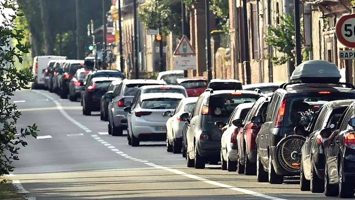 Mașinile parcate ilegal vor fi ridicate. S-au anunțat tarifele de transport și depozitare