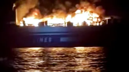 Incendiu pe un pachebot grec în Marea Ionică, cu 288 de persoane la bord (Video)