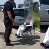 Femeie cu dizabilități prinsă la cerșit în Capitală lângă bolidul de lux al mamei. Cum au descoperit polițiștii un posibil caz de exploatare