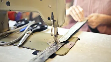 Tristețe mare în secuime: două fabrici au anunțat că dau oameni afară