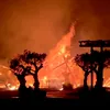 Incendiu devastator pe litoral: două beach-baruri din Mamaia au fost mistuite de flăcări