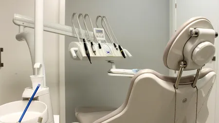 Consiliul concurenţei verifică dentiştii privind posibile înțelegeri la preț